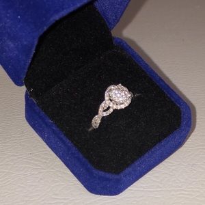 Engagement ring from Kay jewelers FOR SALE